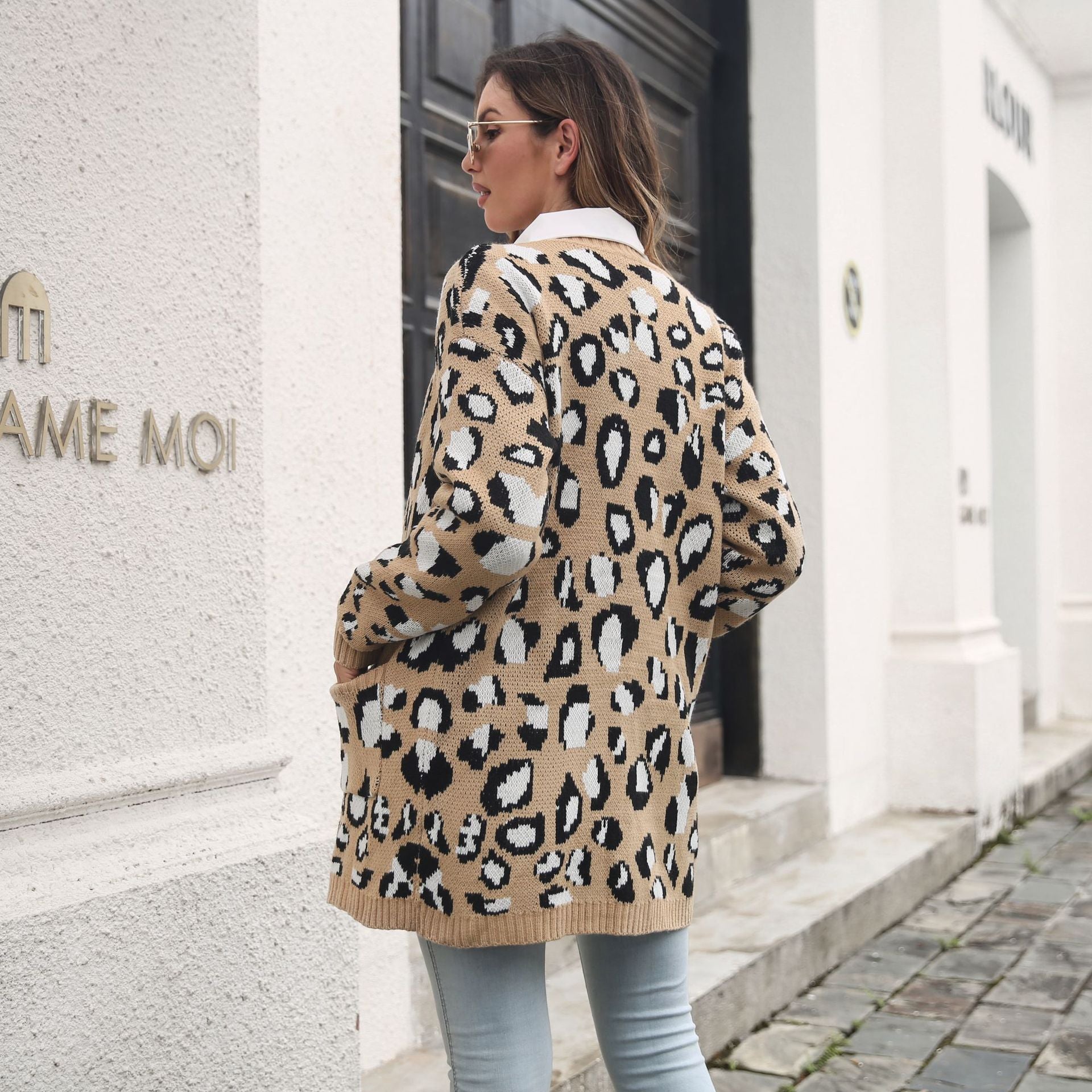 Damen Strickjacke mit modernem Leopardenmuster und Taschen R&B