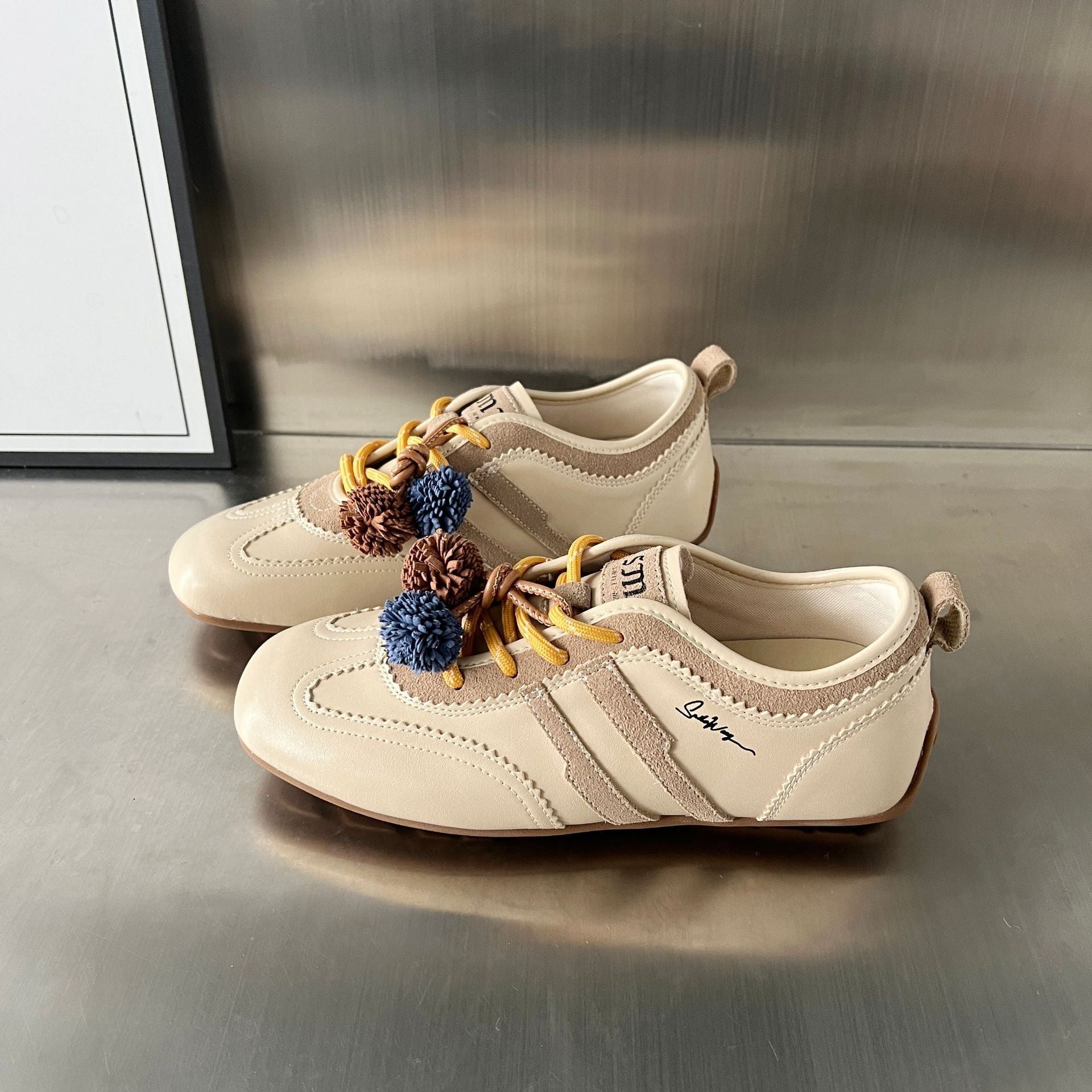 Damen Sportliche Freizeitschuhe aus hochwertigem Leder mit einzigartiger Dekoration R&B