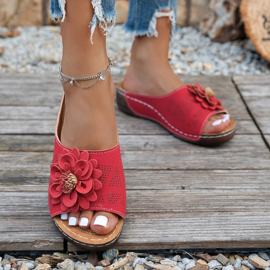 Damen Pantoletten mit floraler 3D-Applikation und atmungsaktiver Obermaterialstruktur R&B