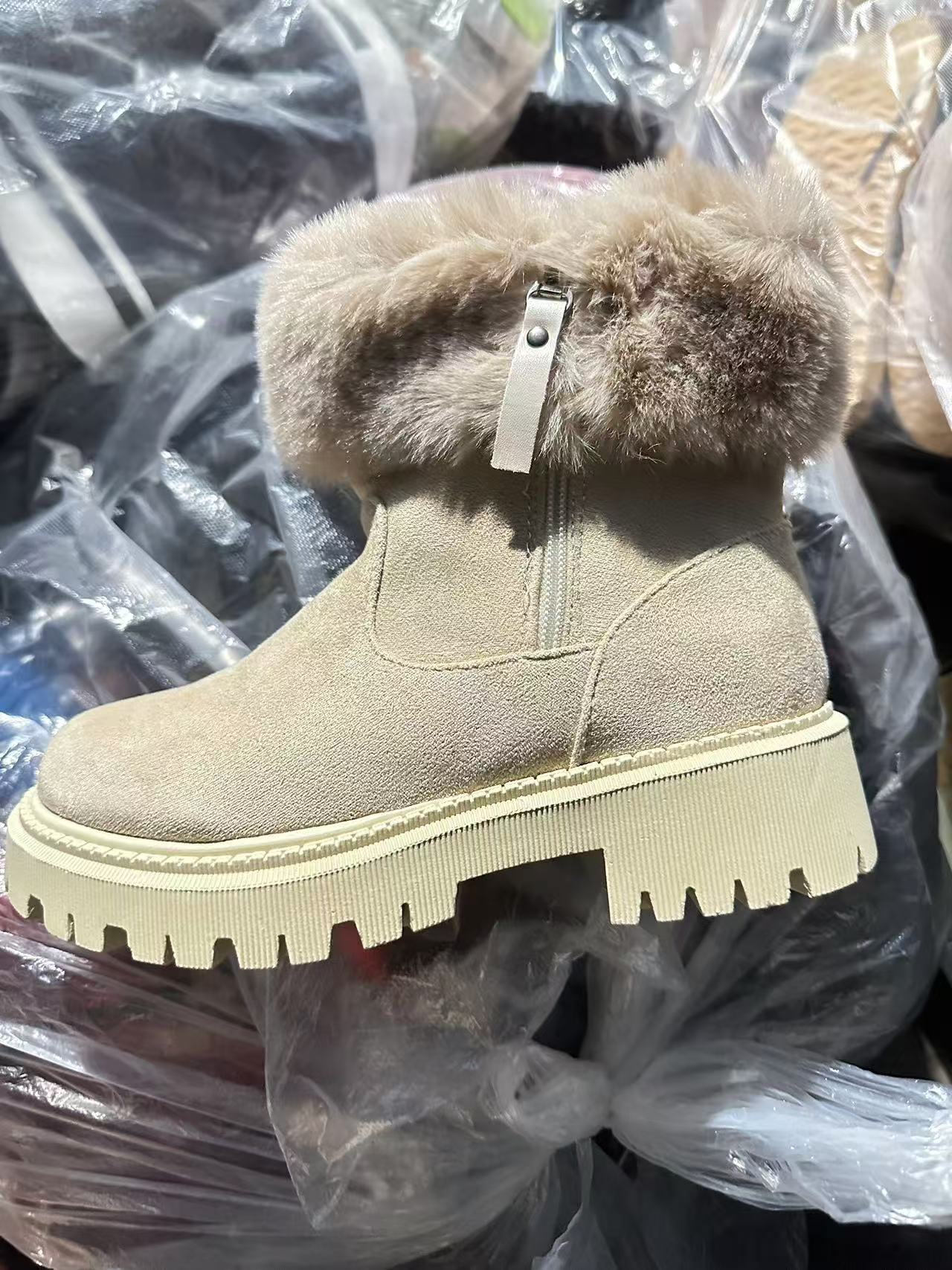 Damen gefütterte Winterstiefel mit modischem Kunstfell und rutschfester Profilsohle R&B