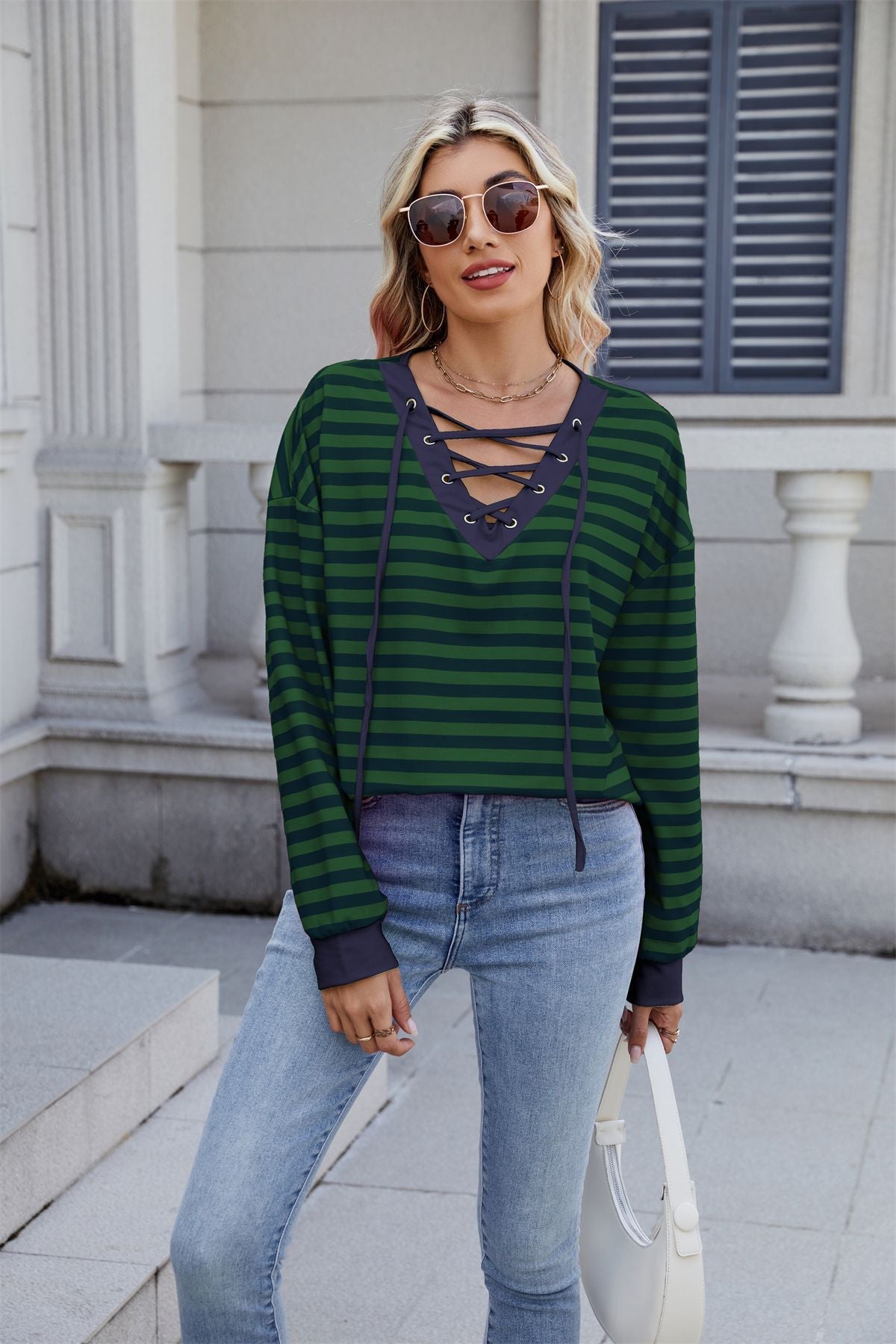 Damen modischer Cropped Pullover mit auffälligem Schnürdetail R&B