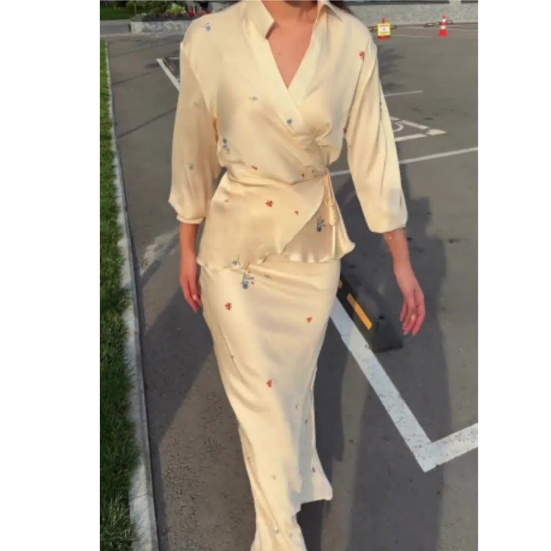 Damen Elegantes Satin Kleid mit blumigem Design und Wickeloptik R&B