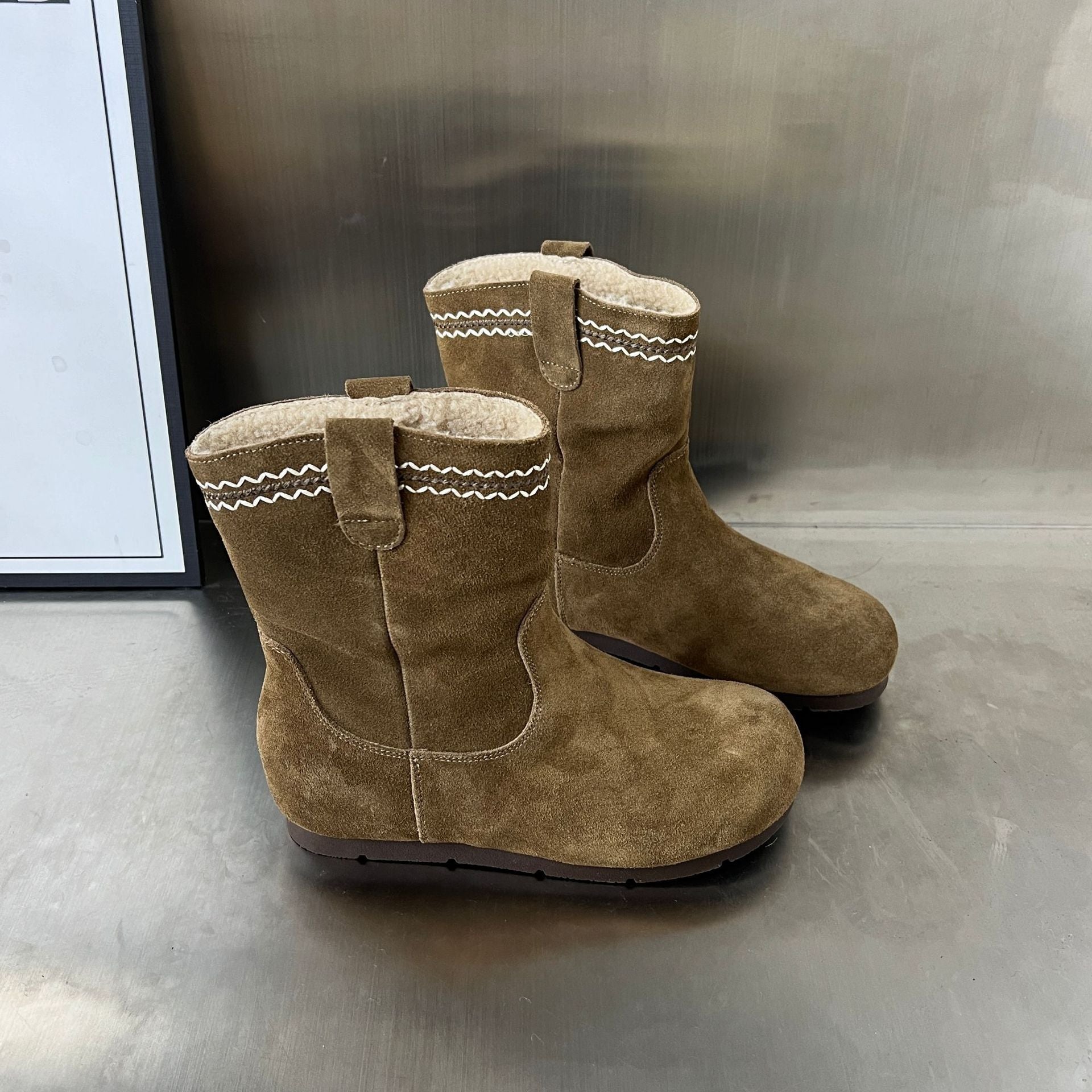 Damen Elegante Wildleder-Stiefel mit warmem Innenfutter und dekorativen Nähten R&B