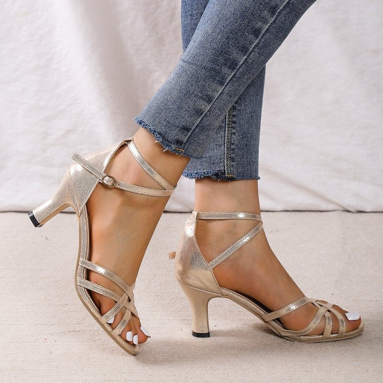 Damen Absatzsandalen mit modischem Riemendesign und eleganter Cross-Over-Bindung R&B