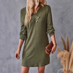 Damen Röhrenkleid mit elegantem V-Ausschnitt und dekorativen Knöpfen R&B