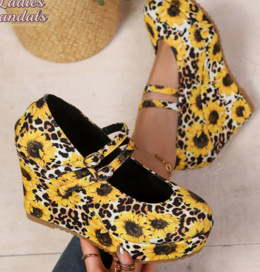 Damen Wedge-Sandaletten mit floralem Design und geschmackvollem Riemen R&B
