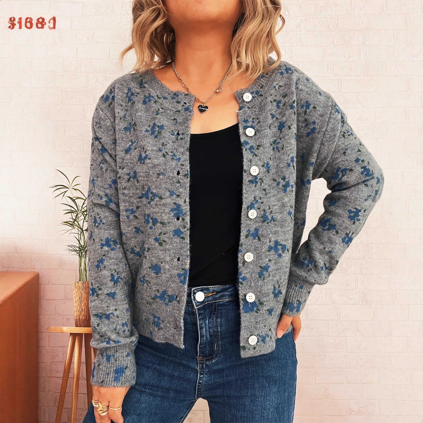 Damen gemütliche Strickjacke mit floralen Mustern und Knopfverschluss R&B