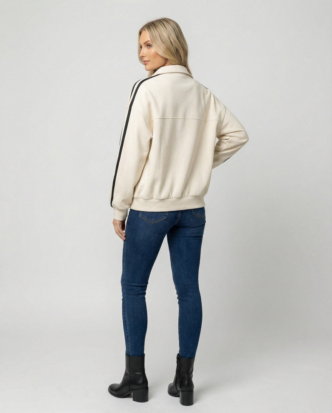 Damen sportlich-elegante weite Reißverschlussjacke mit Hemdkragen, Eingrifftaschen und kontrastierenden Ärmelstreifen R&B