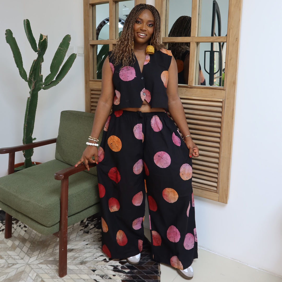 Damen Set mit kurzärmeliger Bluse und weiten Hosen mit Punktedesign R&B