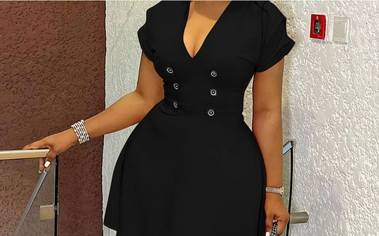 Damen Etuikleid mit doppelter Knopfleiste und femininer Silhouette R&B