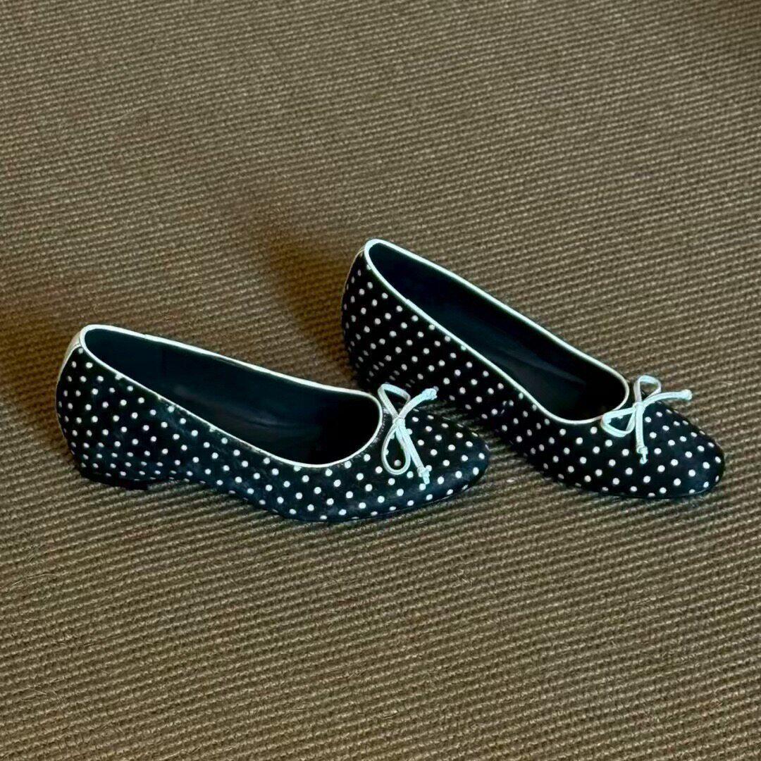 Damen Ballerinas mit klassischem Punktedesign und flexiblem Komfortfußbett R&B
