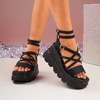 Damen Plateau-Sandalen mit geflochtenen Riemen und dekorativen Schnallen R&B