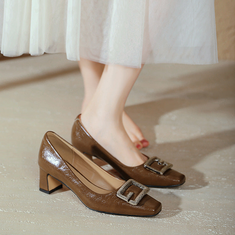 Damen elegante Absatzschuhe mit modischem Schmuckdetail