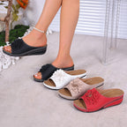 Damen Slip-On Pantoletten mit dekorativer Blütenapplikation R&B