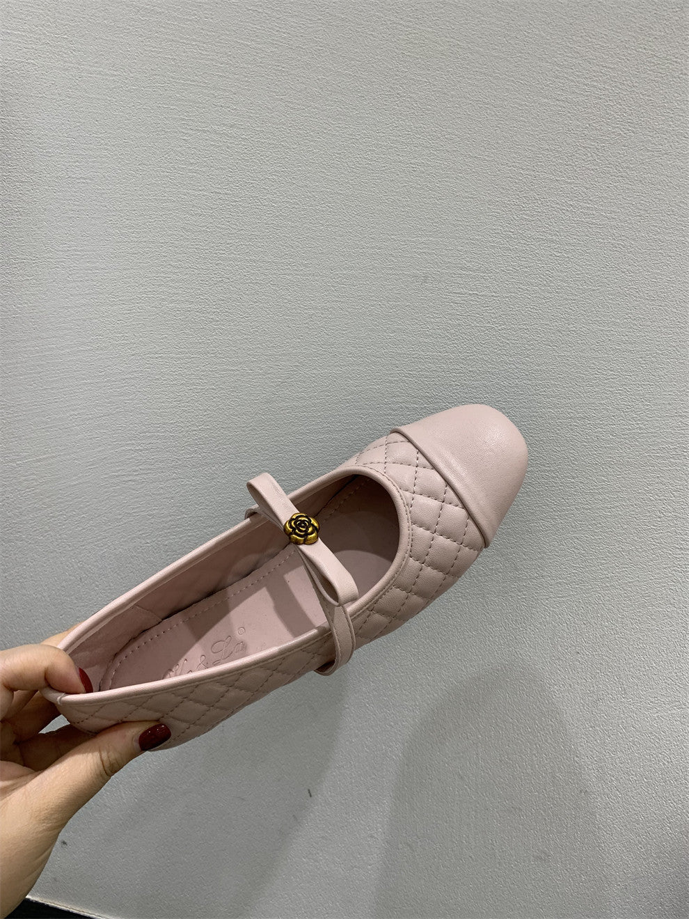 Damen Ballerina-Schuhe mit praktischem Riemchen und elegantem Design EB
