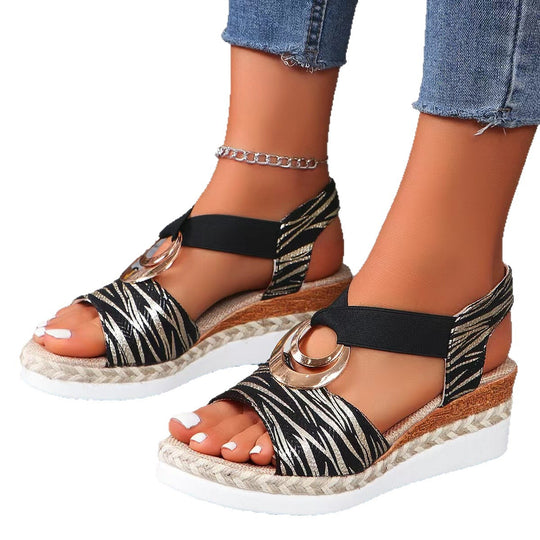 Damen Plateau-Sandalen mit elegantem Metallic-Akzent und raffinierten Riemen R&B