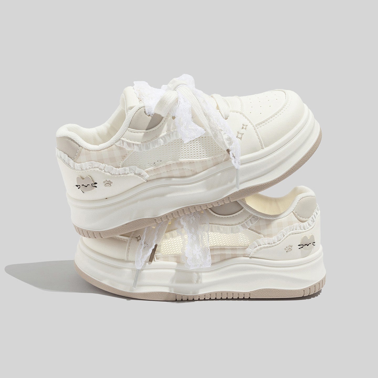Damen Sportliche Sneakers mit verspielten Rüschen und trendigem Schnürsystem