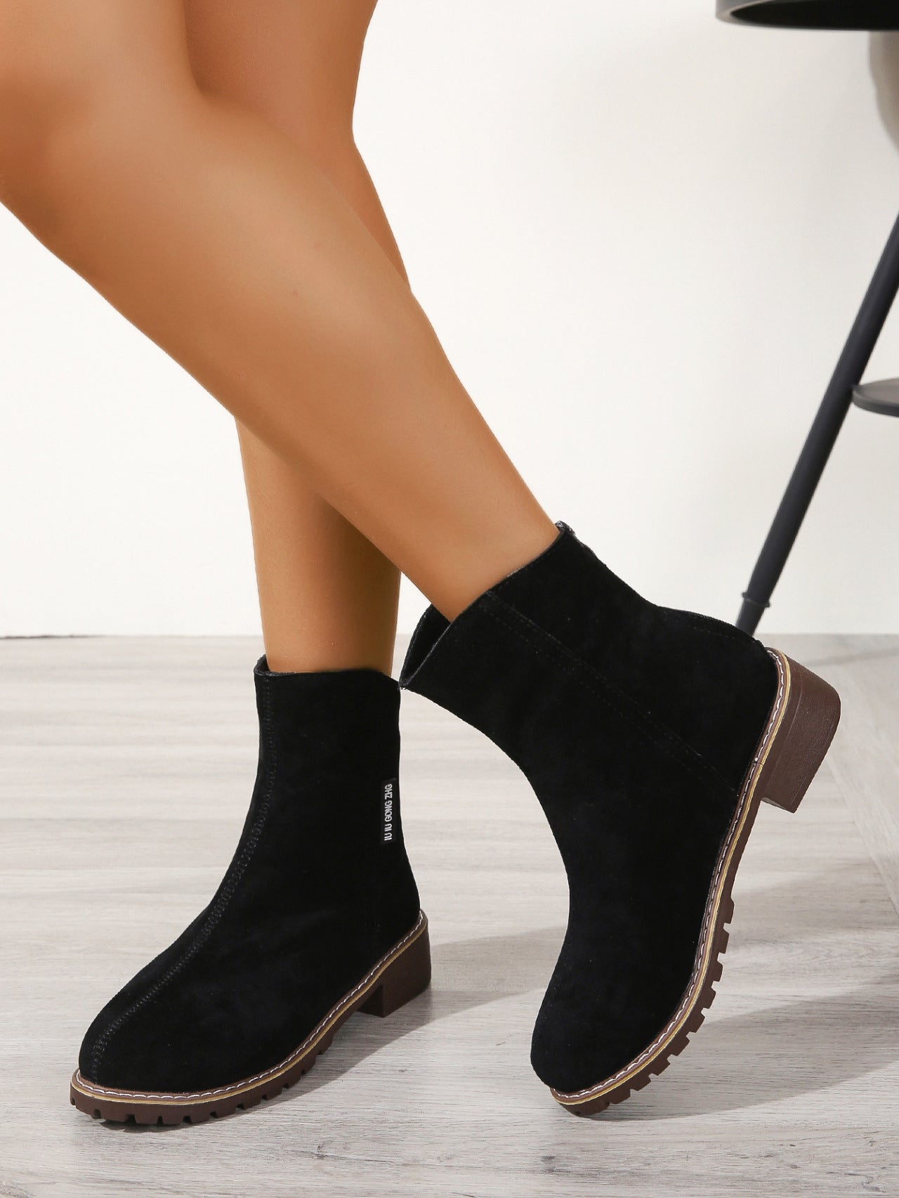 Damen Modische Ankle Boots aus Wildleder mit Reißverschluss R&B
