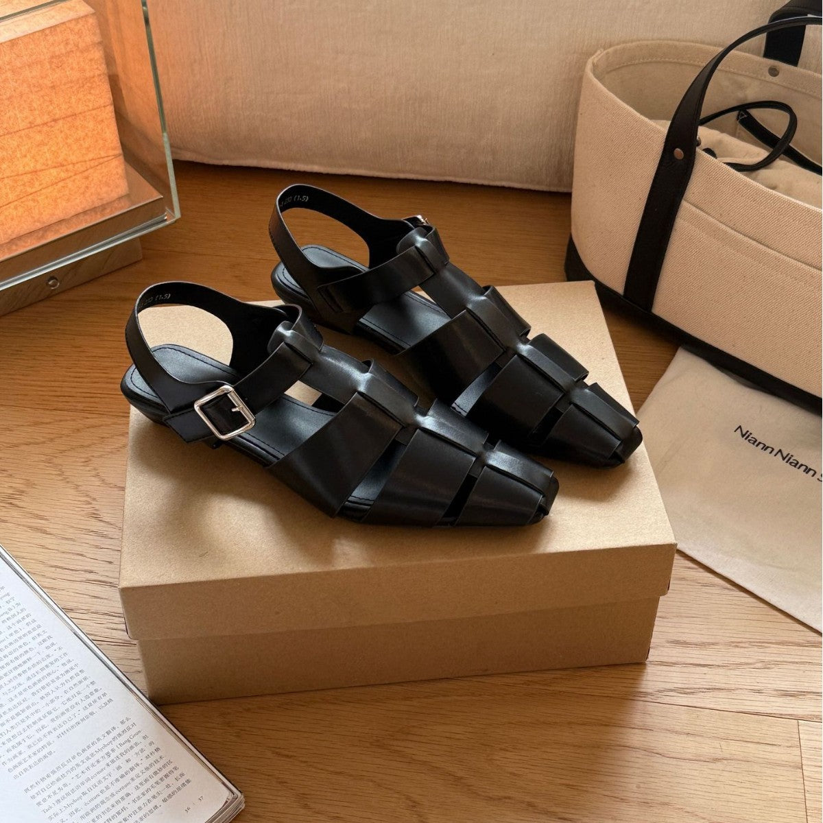 Damen Sandalen mit modernem Riemendesign und verstellbarem Schnallenverschluss