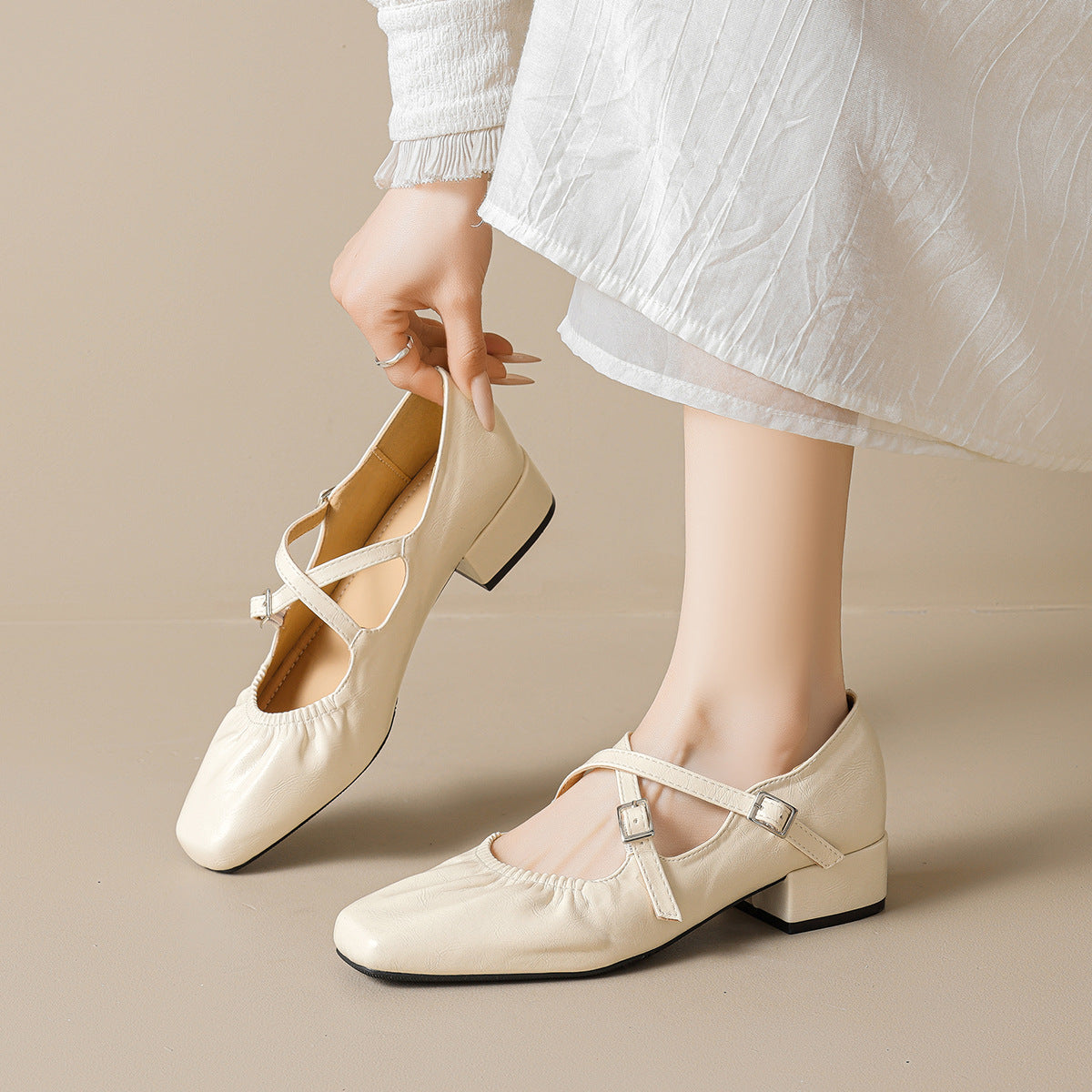 Damen Elegante Ballerinas mit verstellbarem Riemchen und komfortablem Blockabsatz