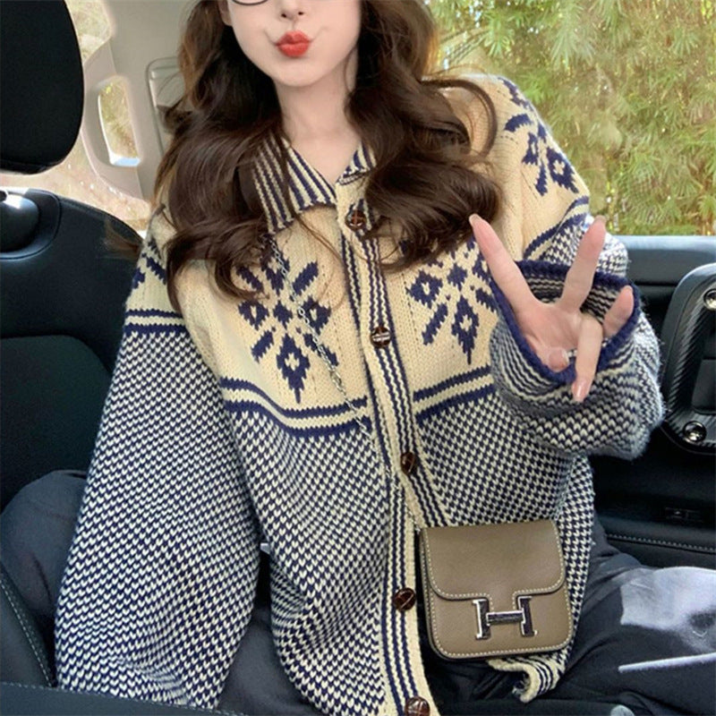 Damen Strickjacke mit festlichem Motiv und praktischen Taschen R&B