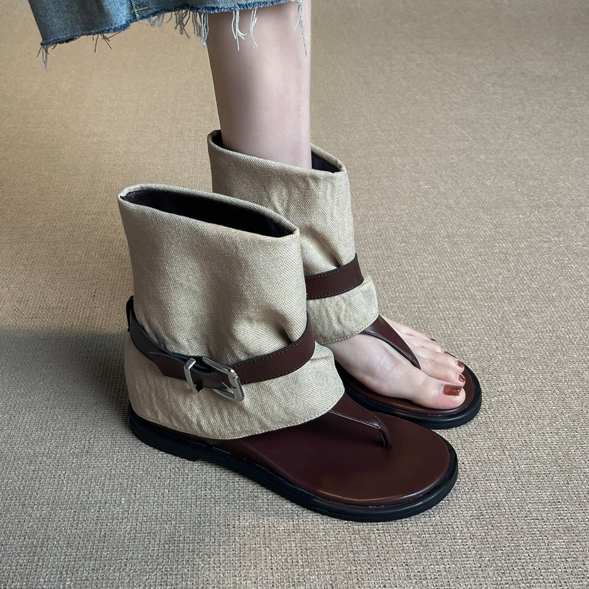 Damen modische Zehensteg-Sandalen mit gestreiftem Übertritt R&B