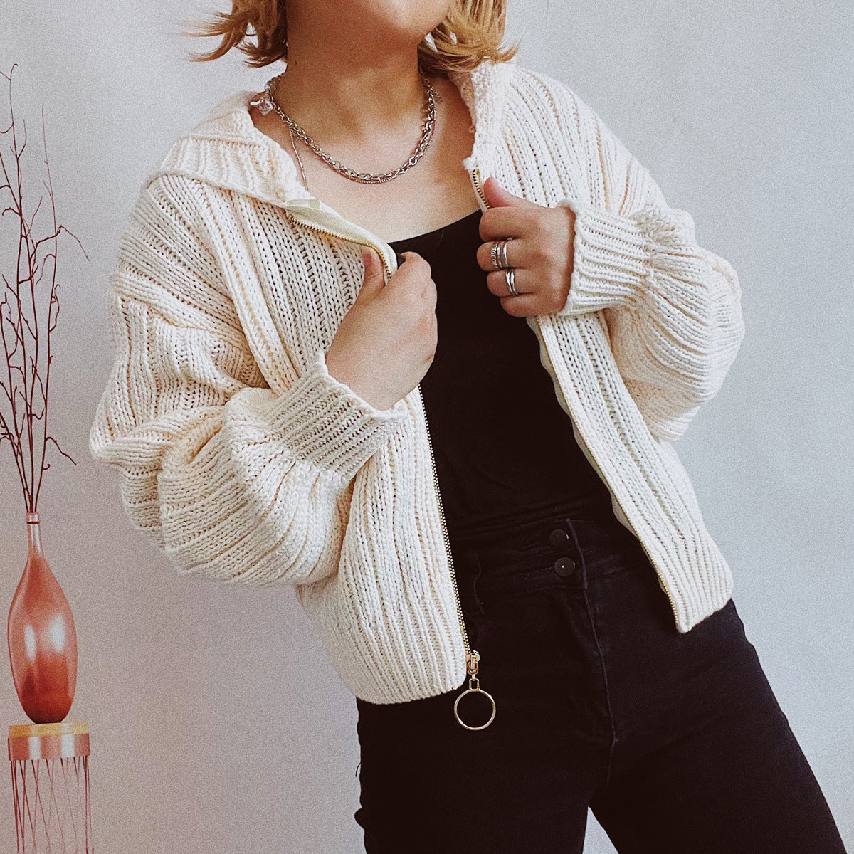 Damen Strickjacke mit auffälligem Reißverschluss und lässigem Schnitt R&B