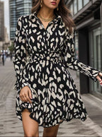 Damen langärmliges Kleid mit taillierter Passform