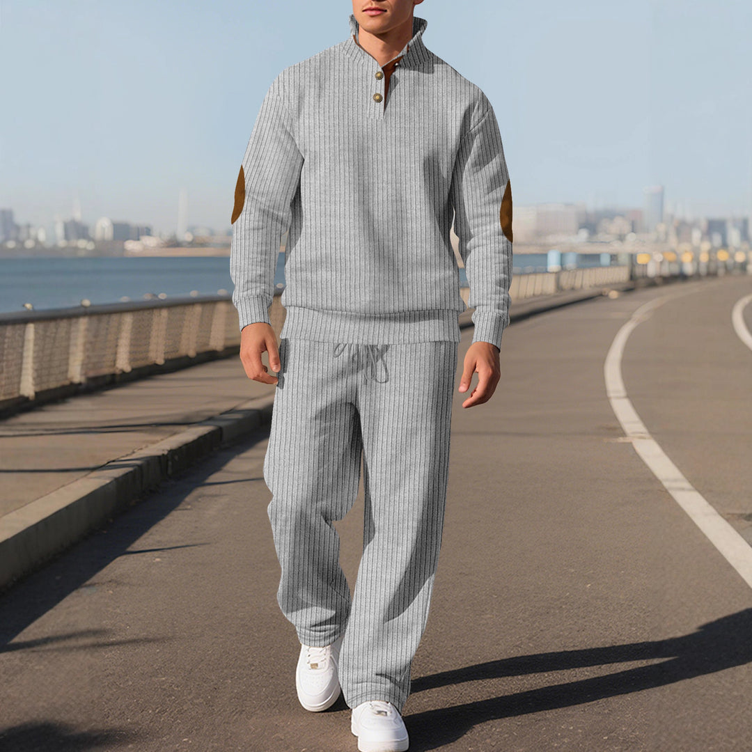 Herren nan feiner Rippstrickpullover mit halber Knopfleiste hohem Stehkragen und kontrastierendem Suedine-Ellbogenbesatz R&B