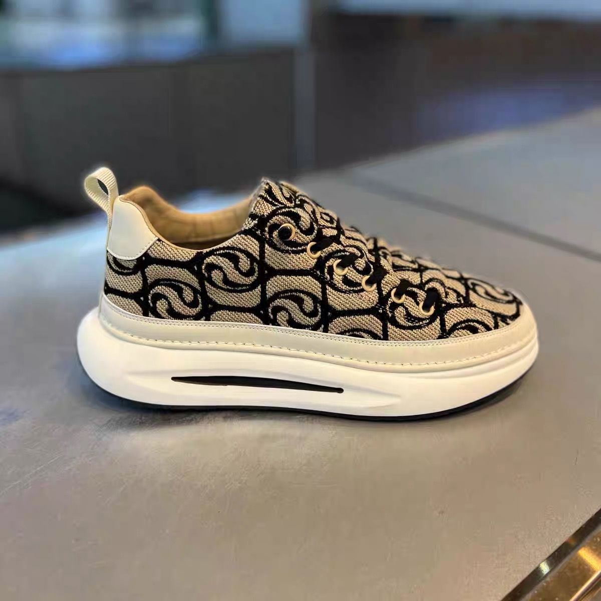Damen Sneaker mit stilvollem Muster und gepolsterter Sohle R&B
