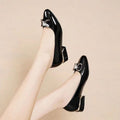 Damen elegante Pumps mit modischem Schmuckakzent und komfortablem Blockabsatz R&B