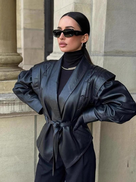 Damen modische Bikerjacke mit dekorativen Schnürdetails und eleganter Taillierung R&B
