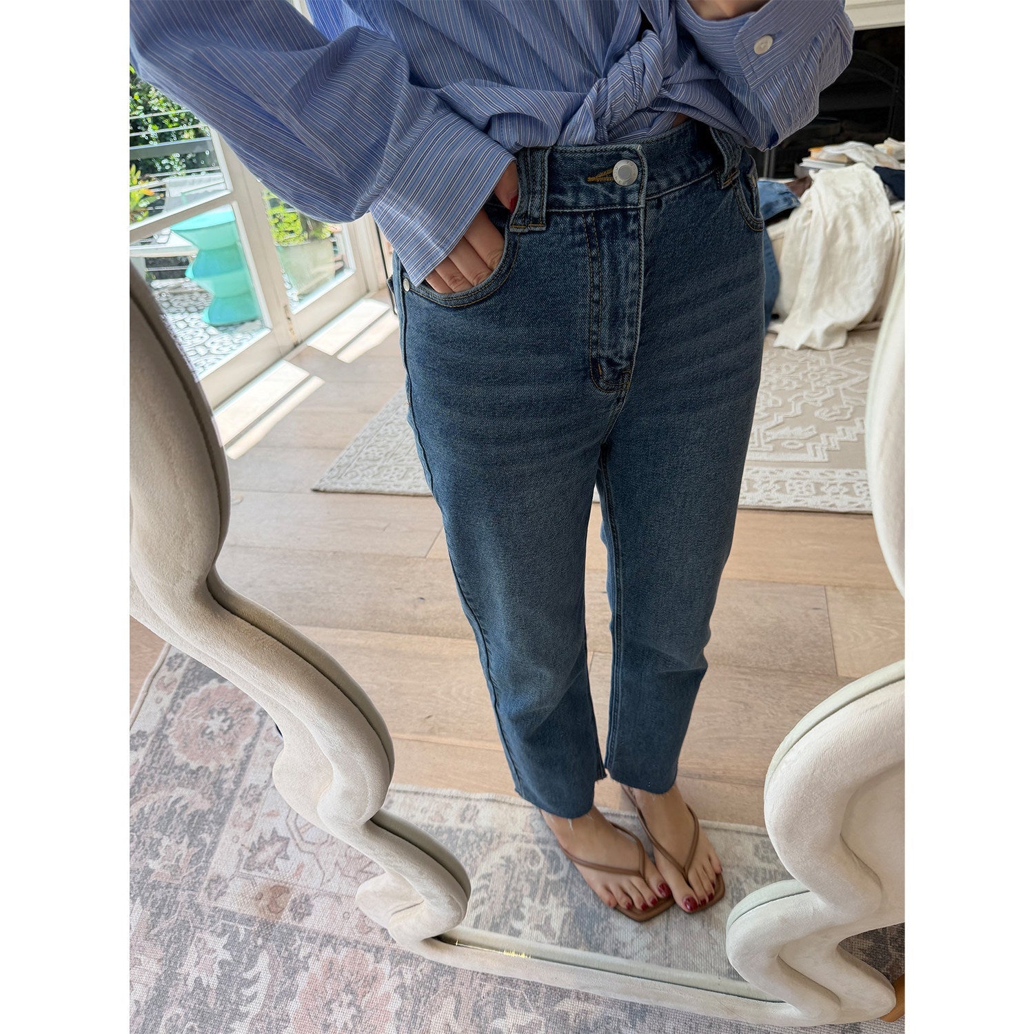 Damen Elegante und flache Zehentrenner mit minimalistischen Riemen R&B