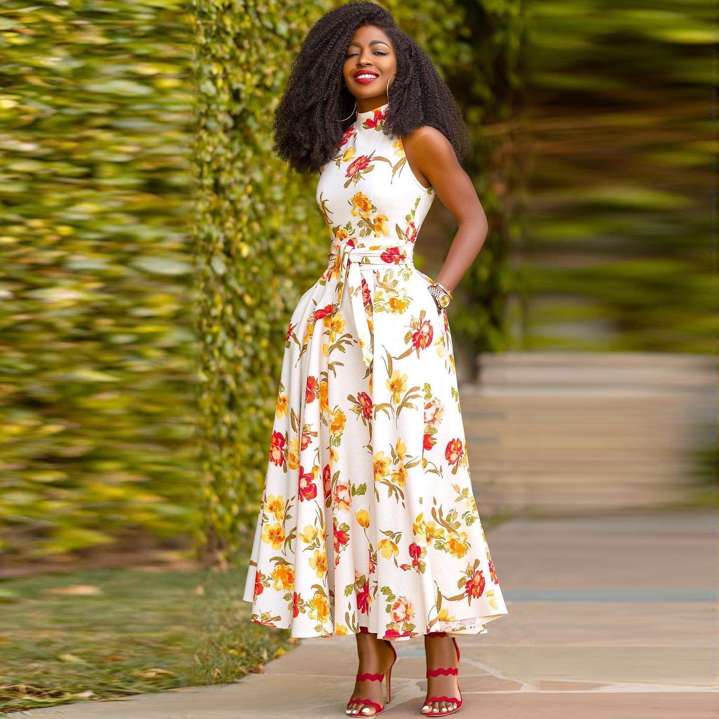 Damen Maxikleid mit floralem Design und elegantem Gürtel R&B
