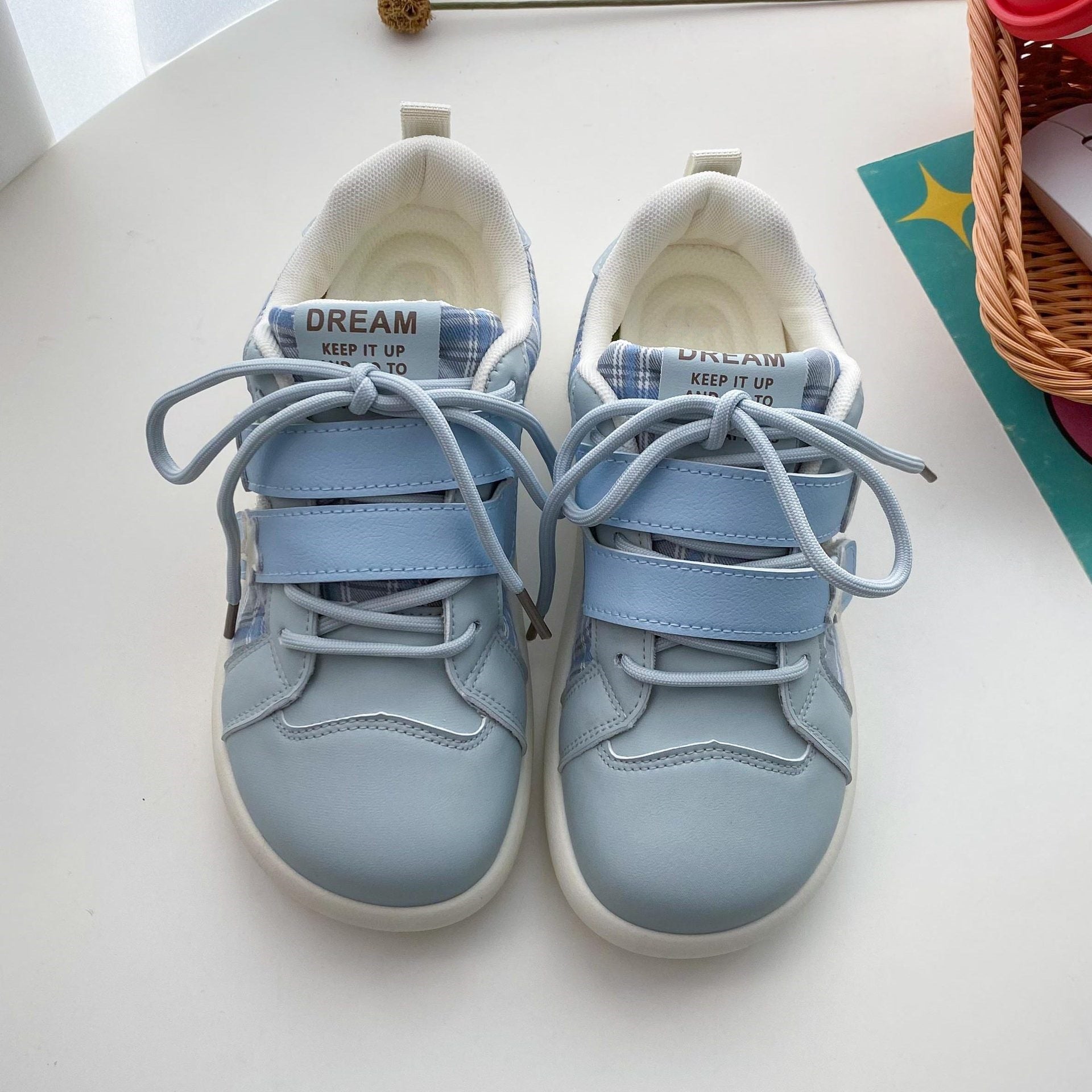 Damen Sneakers mit innovativem Karomuster und verstellbarem Klettverschluss R&B