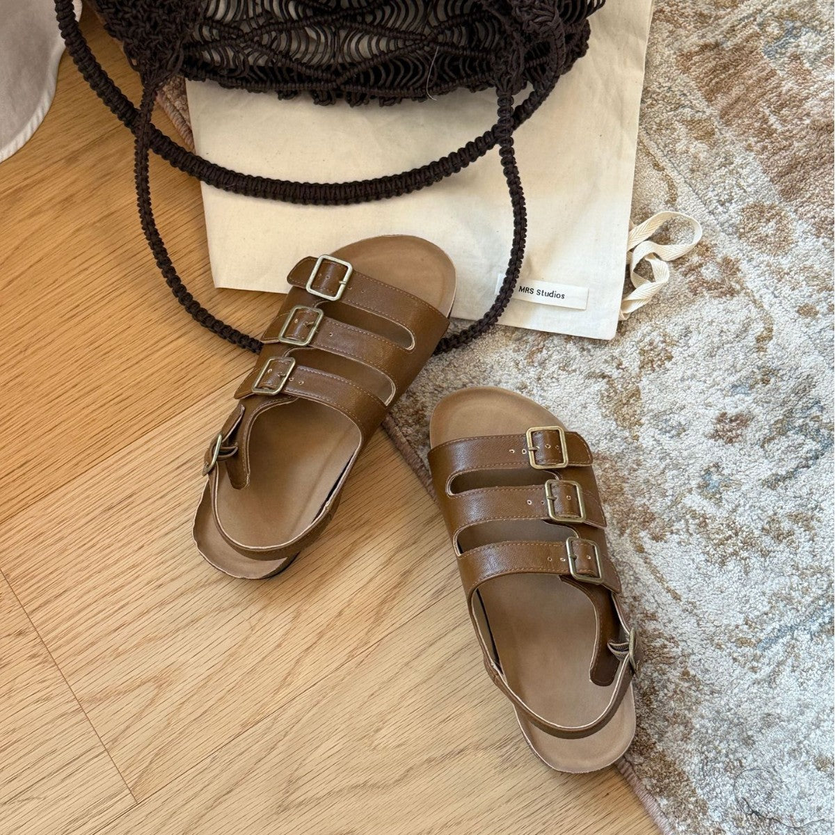 Damen Komfortable Zehentrenner-Sandalen mit verstellbaren Riemen und ergonomischer Fußbettgestaltung
