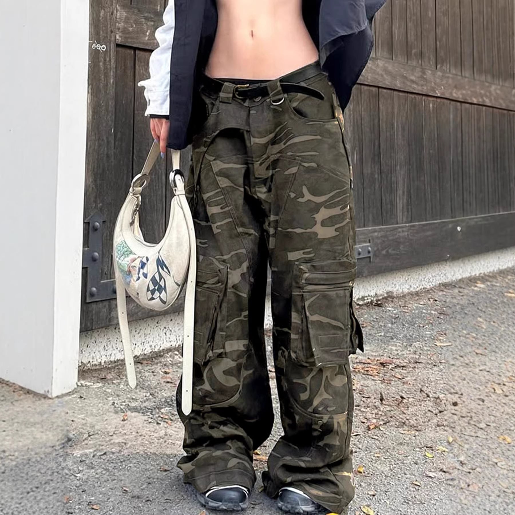Damen Cargo-Hose im lässigen Camouflage-Stil mit großzügigen Taschen R&B