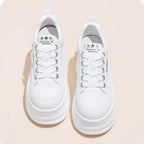 Damen Plateau Sneaker mit eleganter Silhouette und dämpfender Sohle
