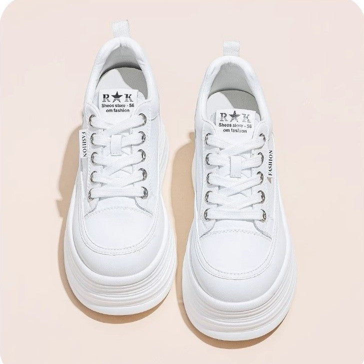 Damen Plateau Sneaker mit eleganter Silhouette und dämpfender Sohle