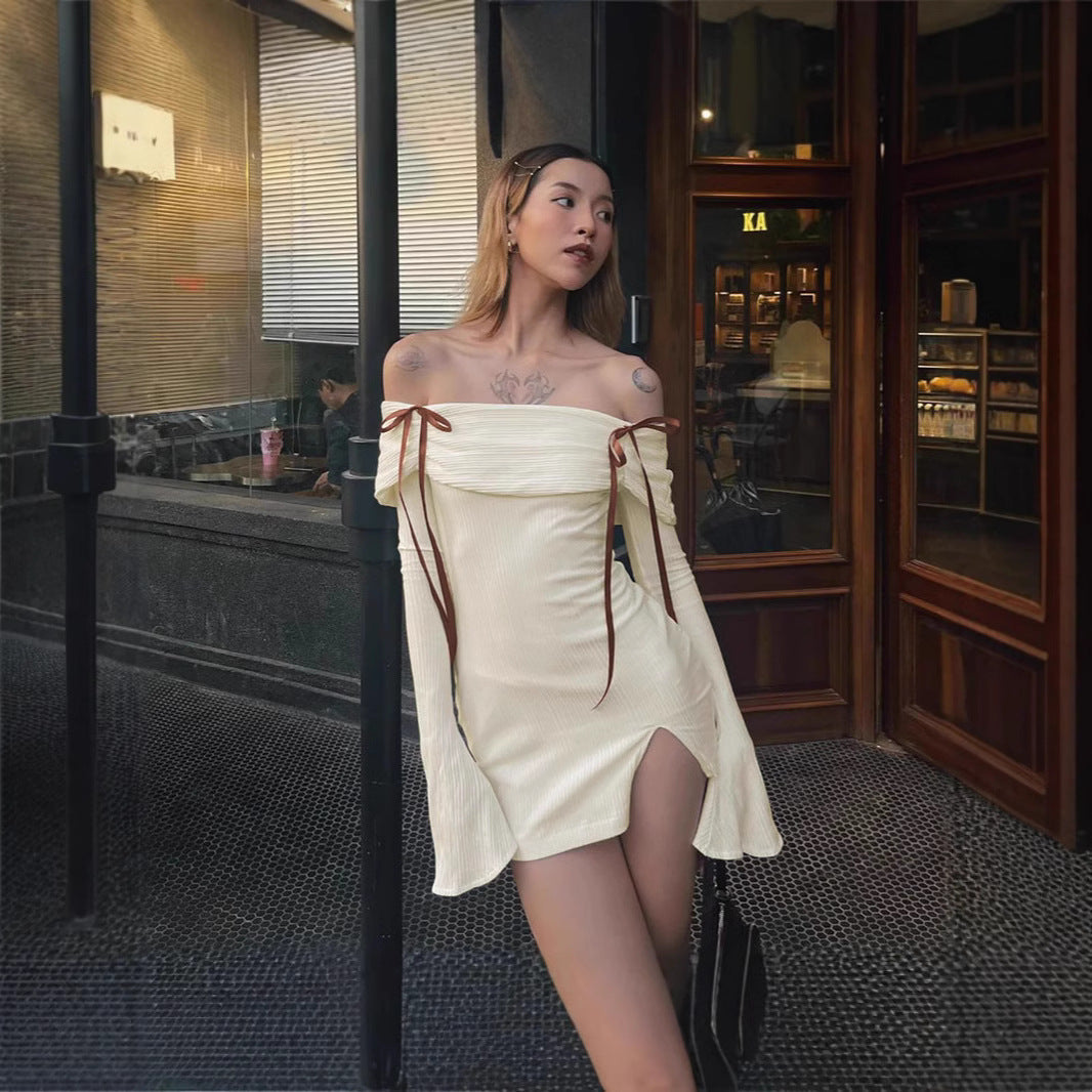 Damen Minikleid mit Off-Shoulder Design und dekorativen BindR&Bändern R&B