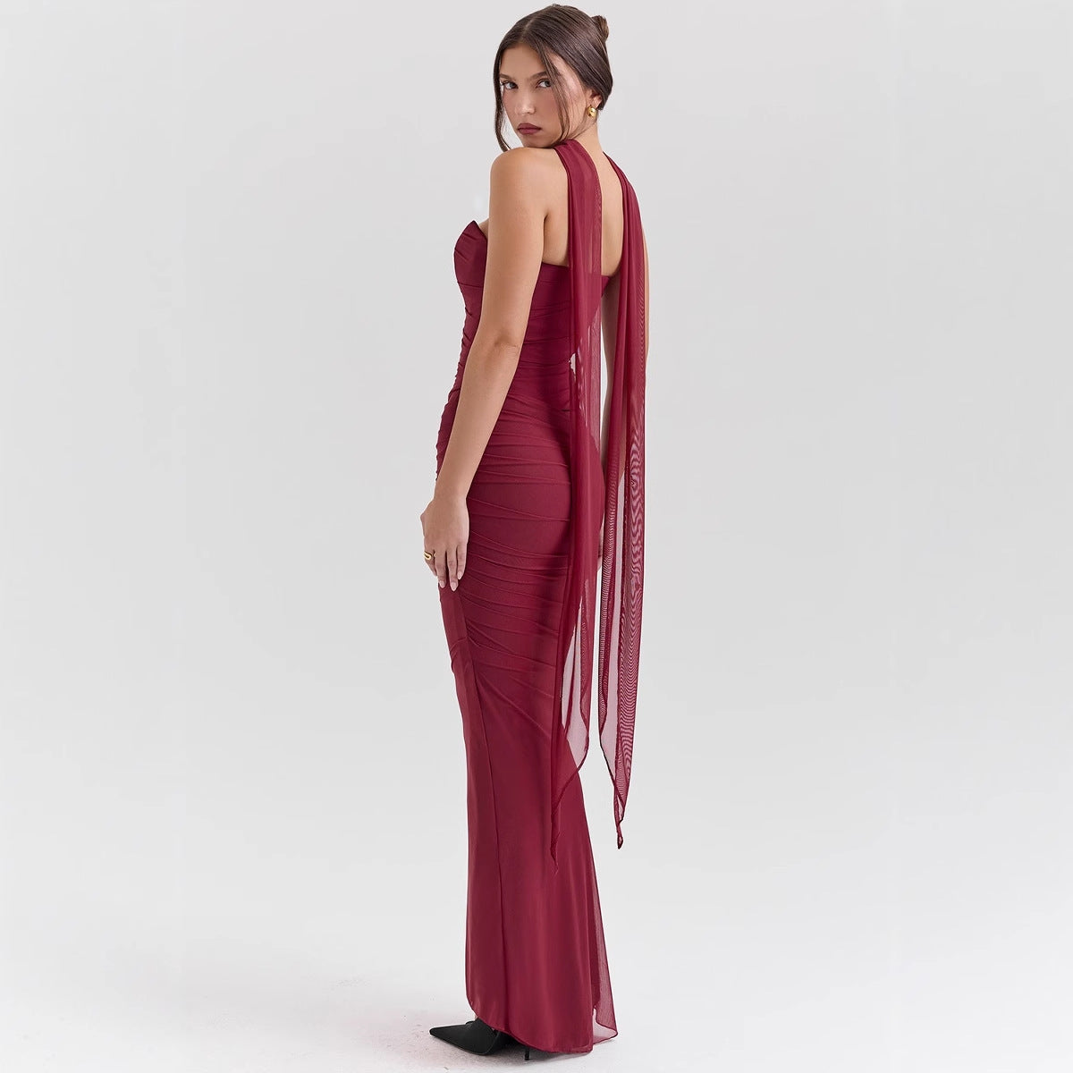 Damen Elegantes Couture-Maxikleid mit schulterfreiem Design und raffinierten Drapierungen R&B