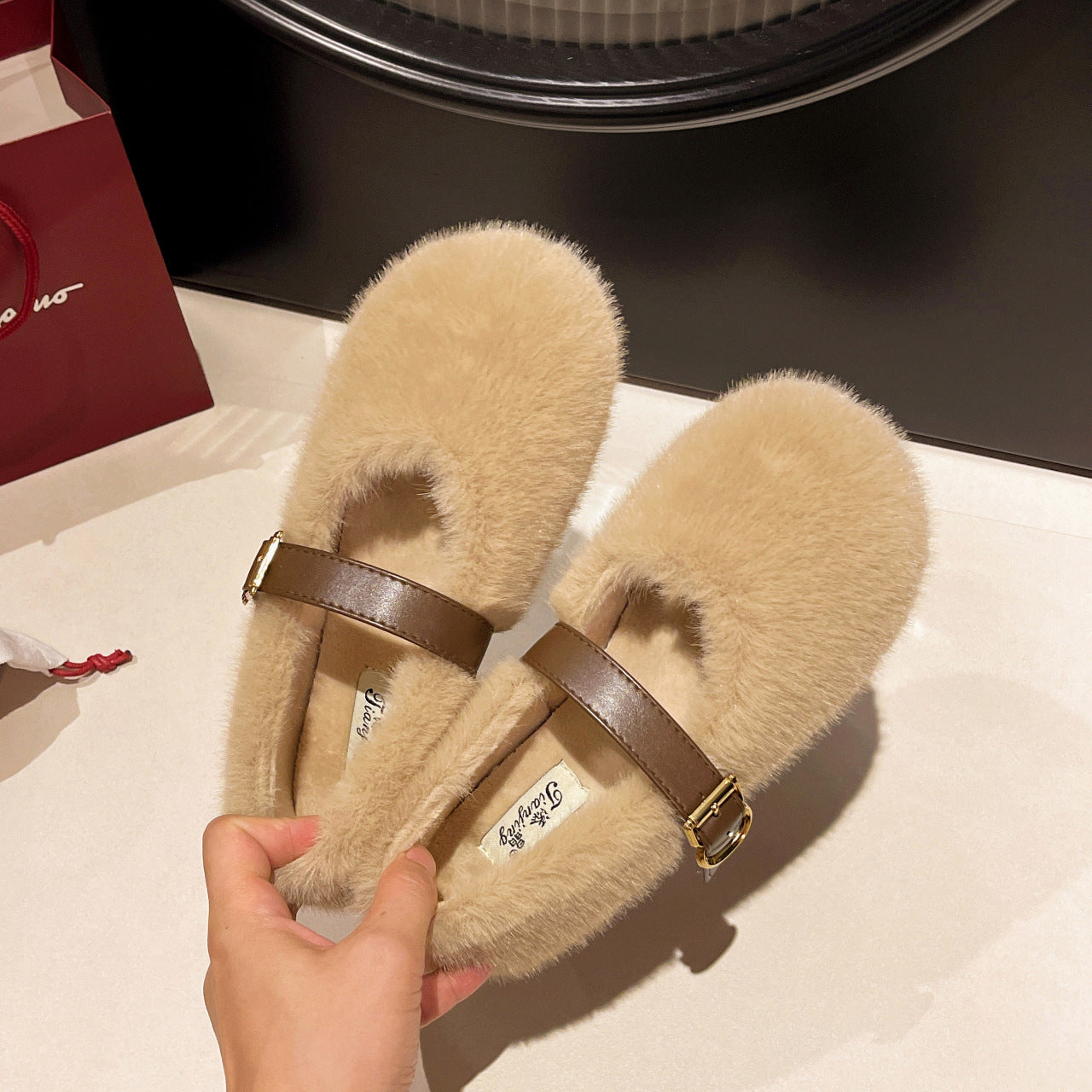 Damen Flauschige Hausschuhe mit elegantem Schnallenverschluss R&B