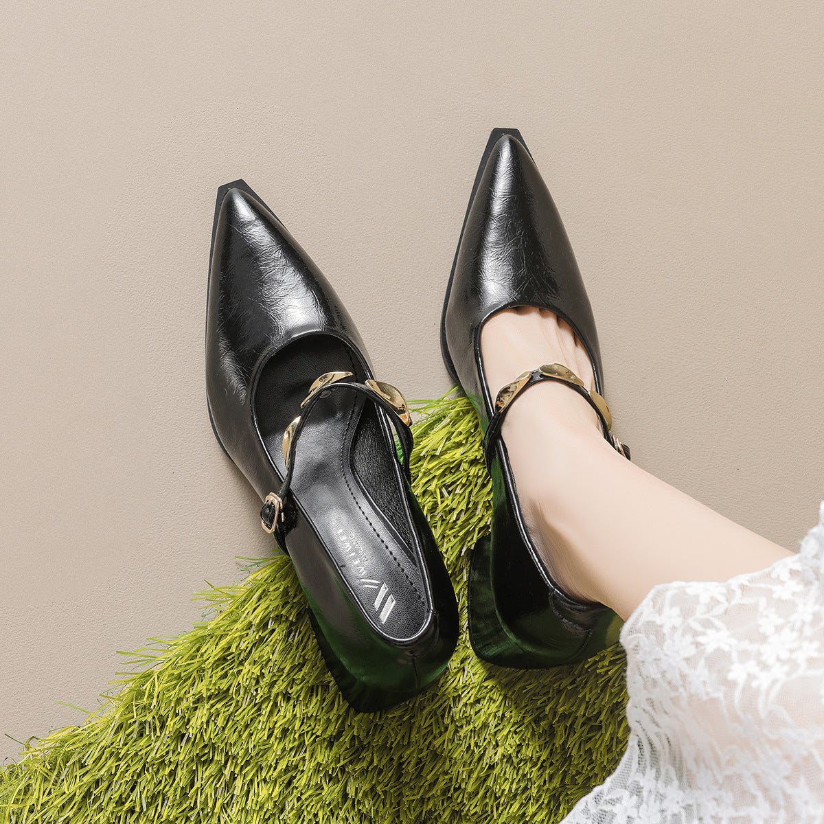 Damen elegante Pumps mit verstellbarem Riemen und schickem Detail