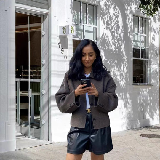 Damen modische kurze Wolljacke im Oversized-Stil mit Knopfverschluss R&B