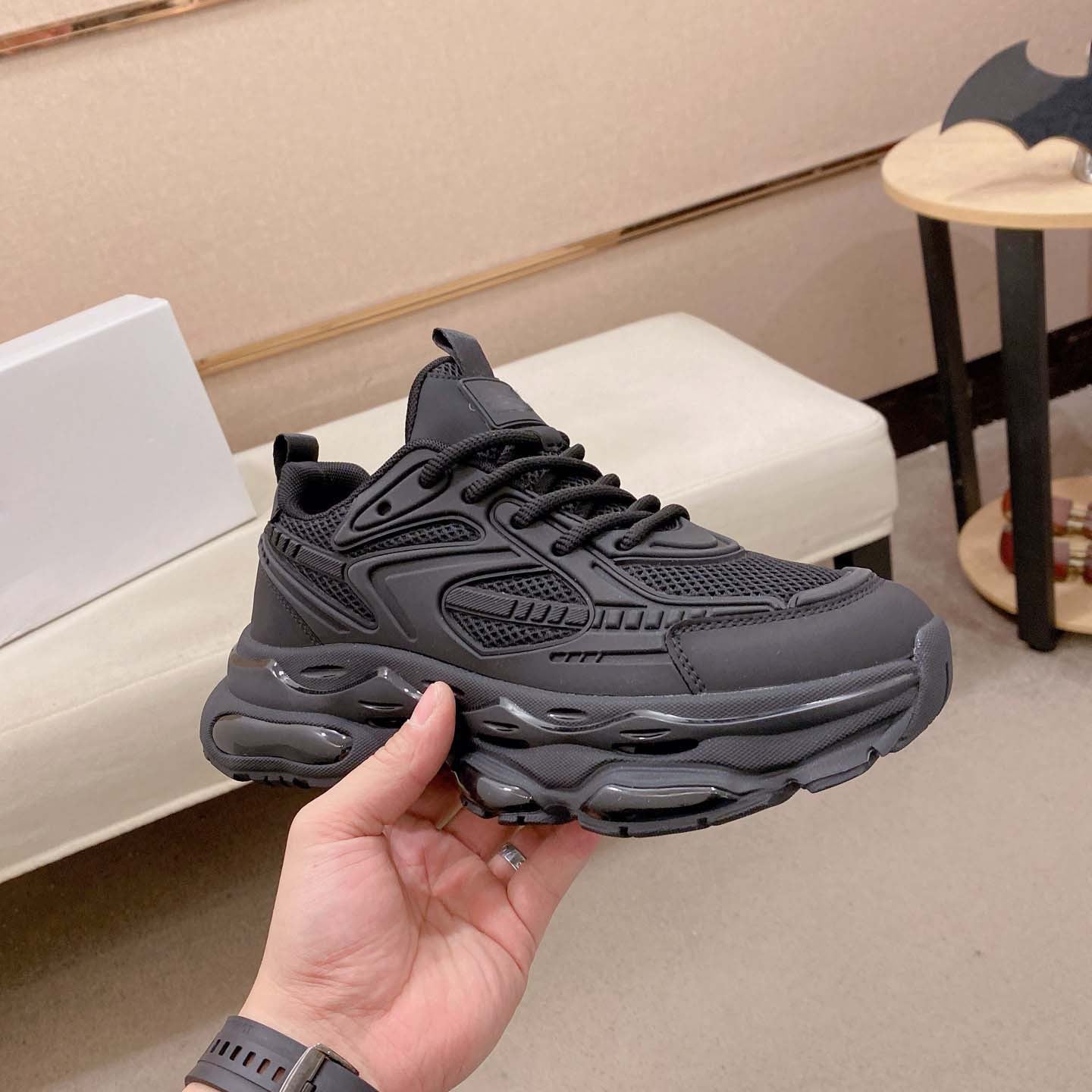 Damen sportliche Sneakers mit maximaler Dämpfung und atmungsaktiver Oberflächenstruktur R&B