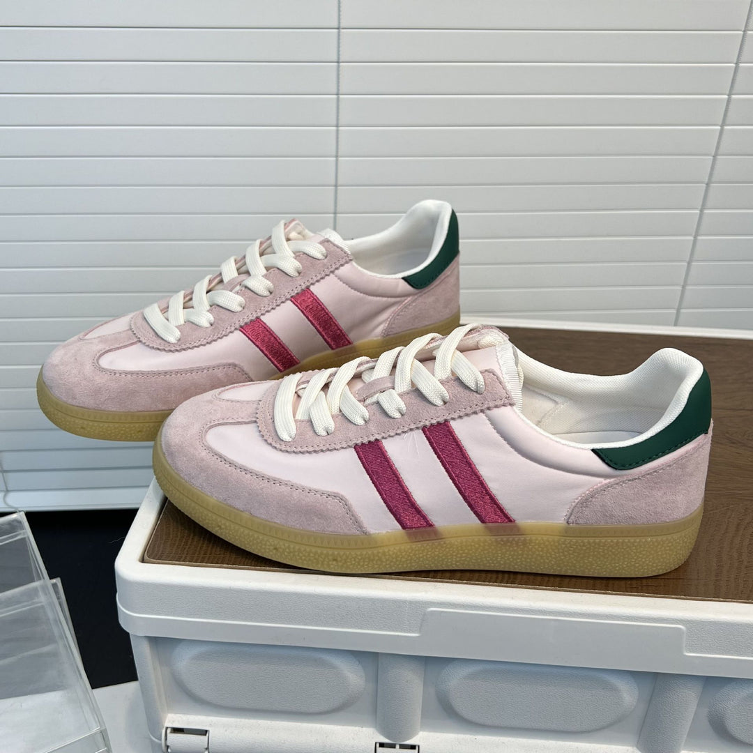 Damen Retro-Inspirierte Sneakers mit modischem Veloursleder und sportlichen Akzenten R&B