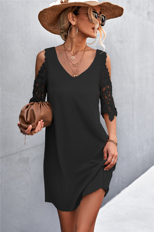Damen luftiges Minikleid mit Spitzeneinsatz und elegantem V-Ausschnitt R&B