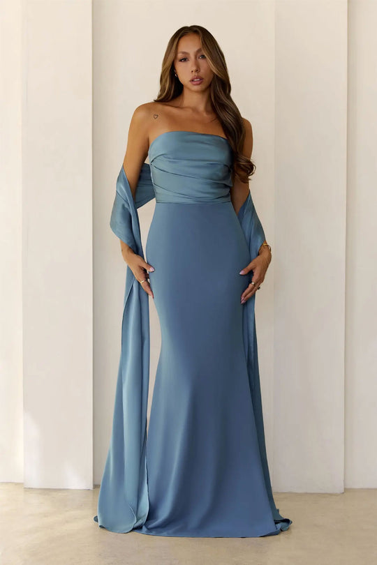 Damen Elegantes Abendkleid mit schulterfreiem Design und fließendem Stoff R&B