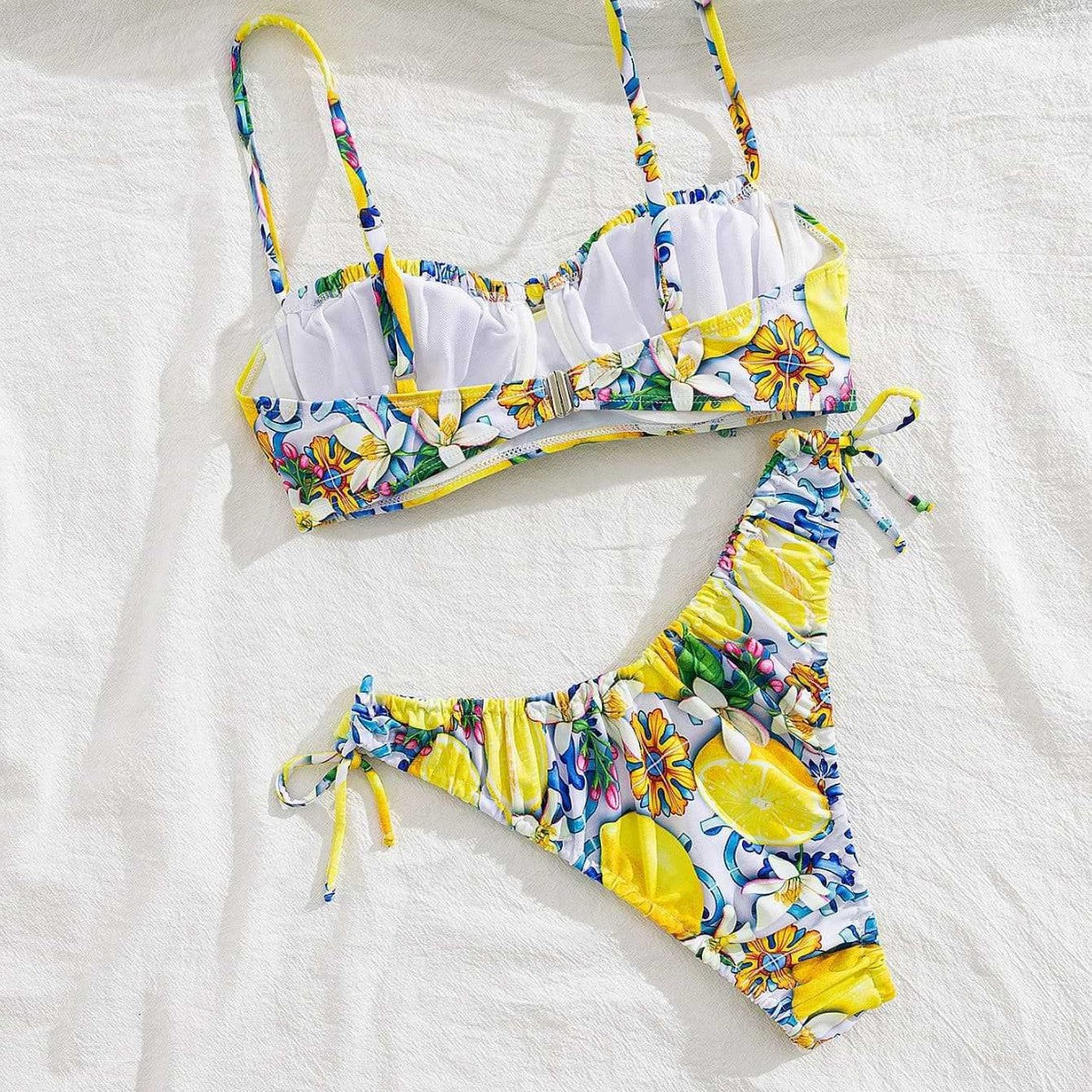 Damen Bikini-Set mit raffinierten BindR&Bändern und aufregendem Blumenmuster R&B