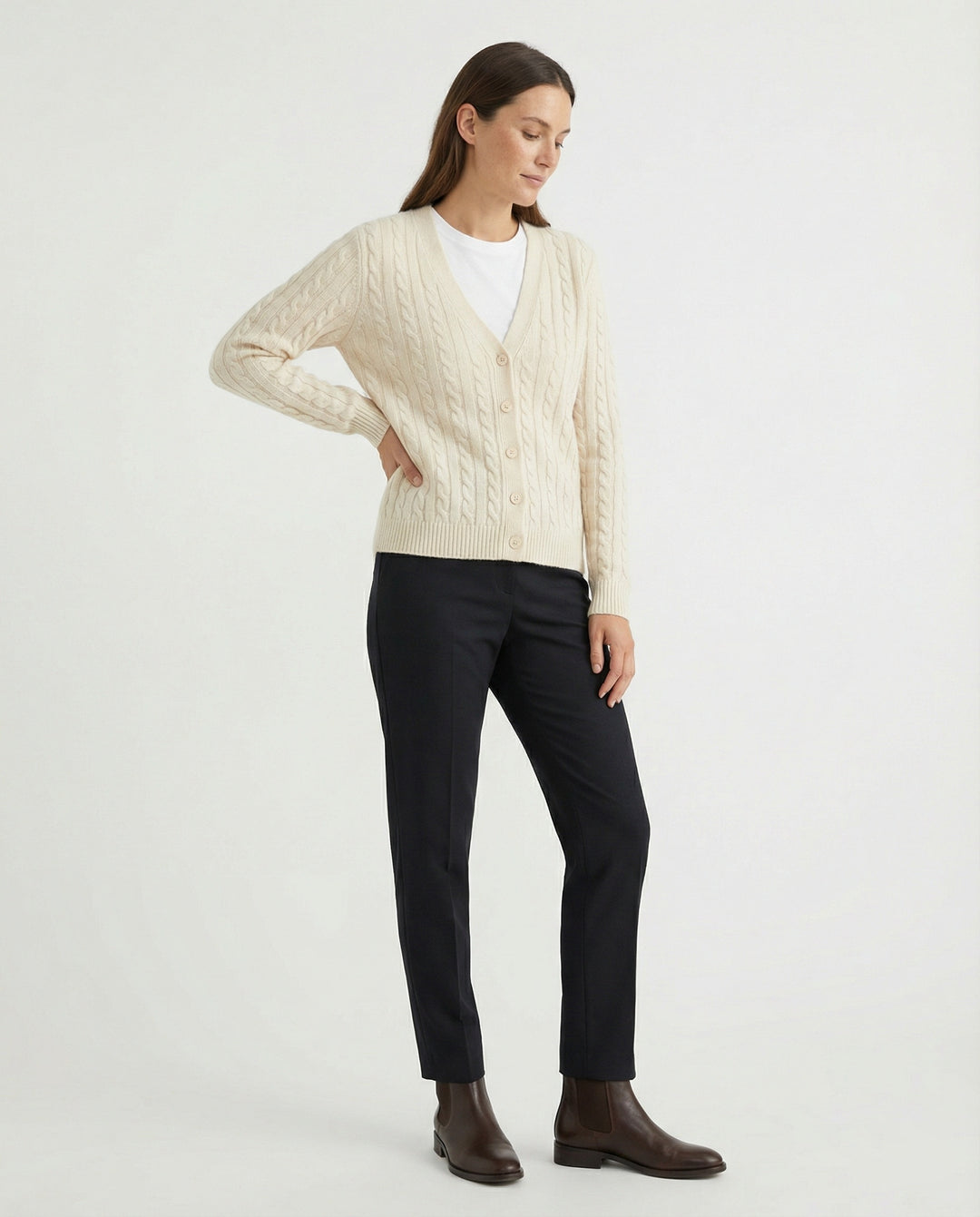 Damen klassische Zopfmuster-Strickjacke mit Rundhalsausschnitt und durchgehender Knopfleiste R&B
